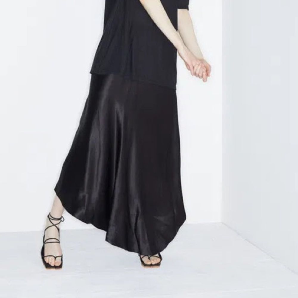 RAEY Dip-Hem Silk Satin Midi Slip Skirt in Black Size 4